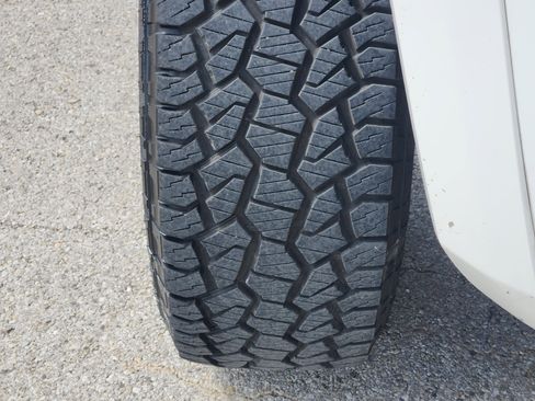 Used 2018 Toyota Tacoma SR5 RWD image 11