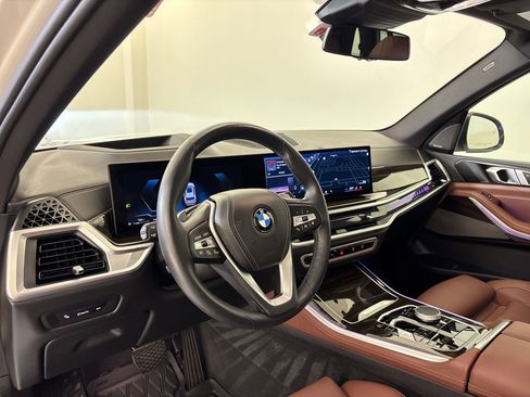 Used 2024 BMW X5 xDrive40i w/ Premium Package image 4