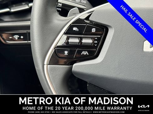 Used 2025 Kia Niro EX FWD image 18