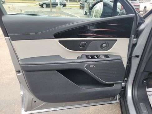 Certified 2024 Lincoln Nautilus Reserve w/ Equipment Group 202A image 19