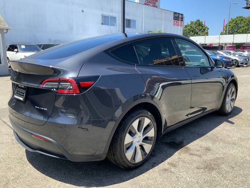 Used 2024 Tesla Model Y Long Range AWD/4WD image 3