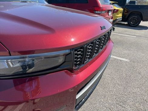 Used 2023 Jeep Grand Cherokee L Laredo image 8