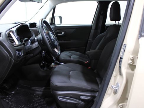 Used 2016 Jeep Renegade Latitude w/ Cold Weather Group image 3