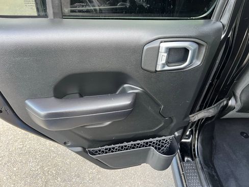 Used 2018 Jeep Wrangler Unlimited Rubicon AWD/4WD image 24