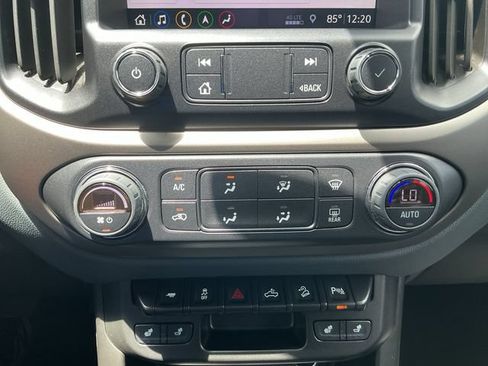 Used 2022 Chevrolet Colorado Z71 AWD/4WD image 17