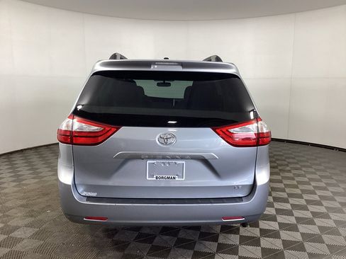 Used 2015 Toyota Sienna LE image 3
