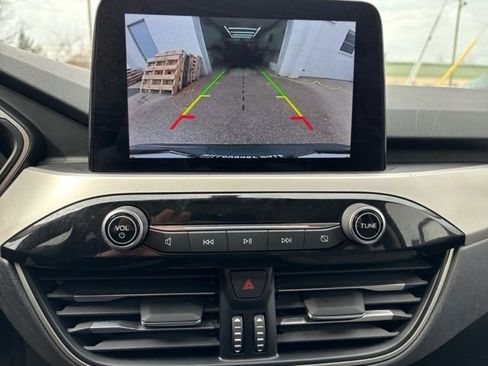 Used 2020 Ford Escape SE FWD image 12