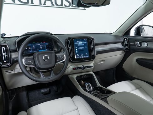 New 2026 Volvo XC40 B5 Ultra w/ Climate Package image 16