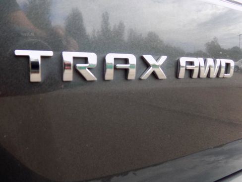 Used 2018 Chevrolet Trax LT w/ LT Convenience Package image 9