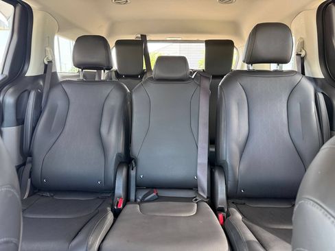 Used 2026 Kia Carnival FWD image 41