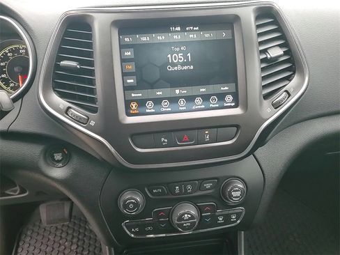 Used 2021 Jeep Cherokee Trailhawk image 18