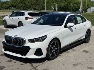 New 2026 BMW 550e xDrive video 3