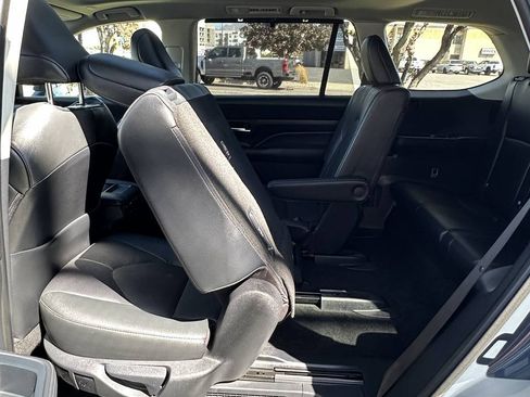 Used 2025 Toyota Grand Highlander AWD Hybrid image 21