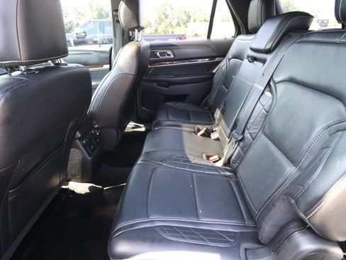 Used 2017 Ford Explorer Platinum AWD/4WD image 6