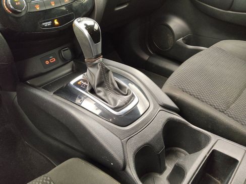 Used 2020 Nissan Rogue Sport S image 26