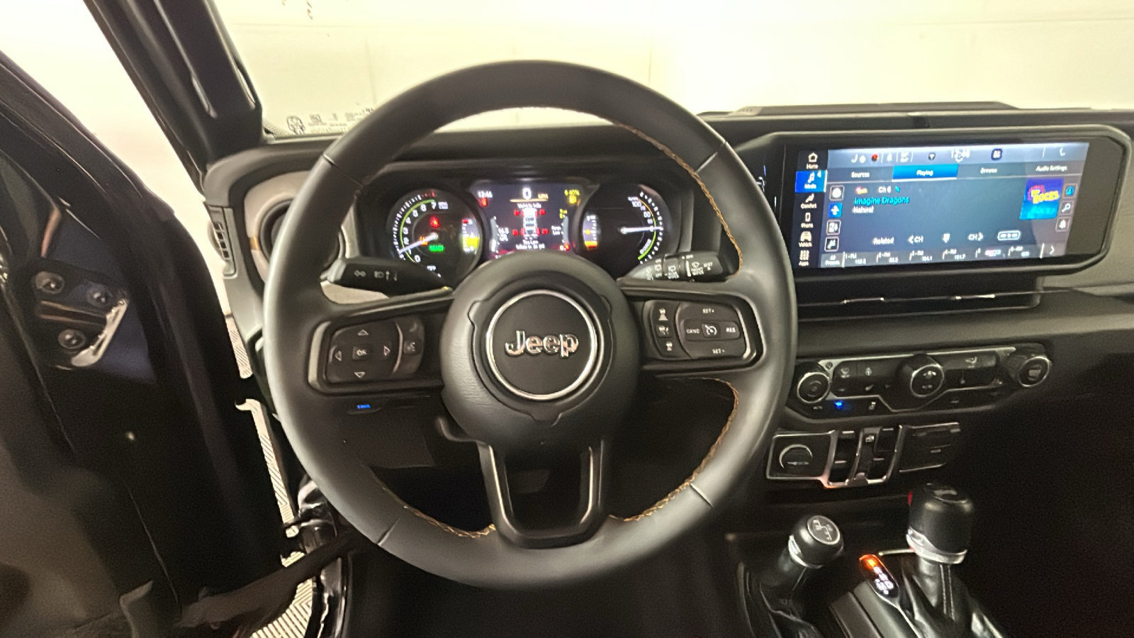 Used 2024 Jeep Wrangler Unlimited w/ Convenience Group AWD/4WD image 17