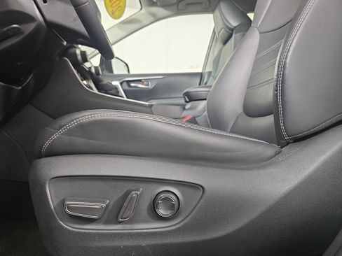 Used 2021 Toyota RAV4 XLE Premium AWD/4WD image 32