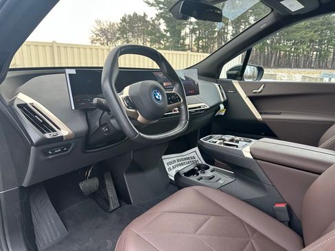 Used 2025 BMW iX xDrive50 AWD/4WD image 16