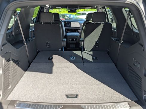 New 2025 Chevrolet Suburban Premier image 30