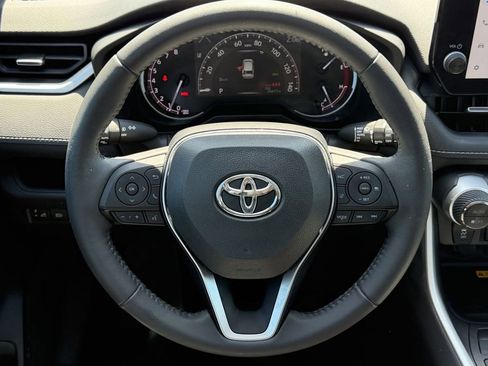 Used 2023 Toyota RAV4 XLE Premium image 15