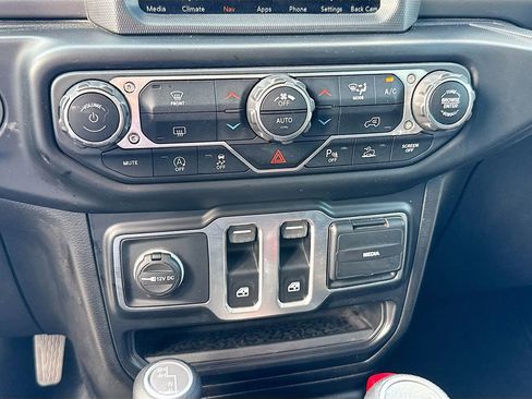 Used 2021 Jeep Wrangler Sport S image 17