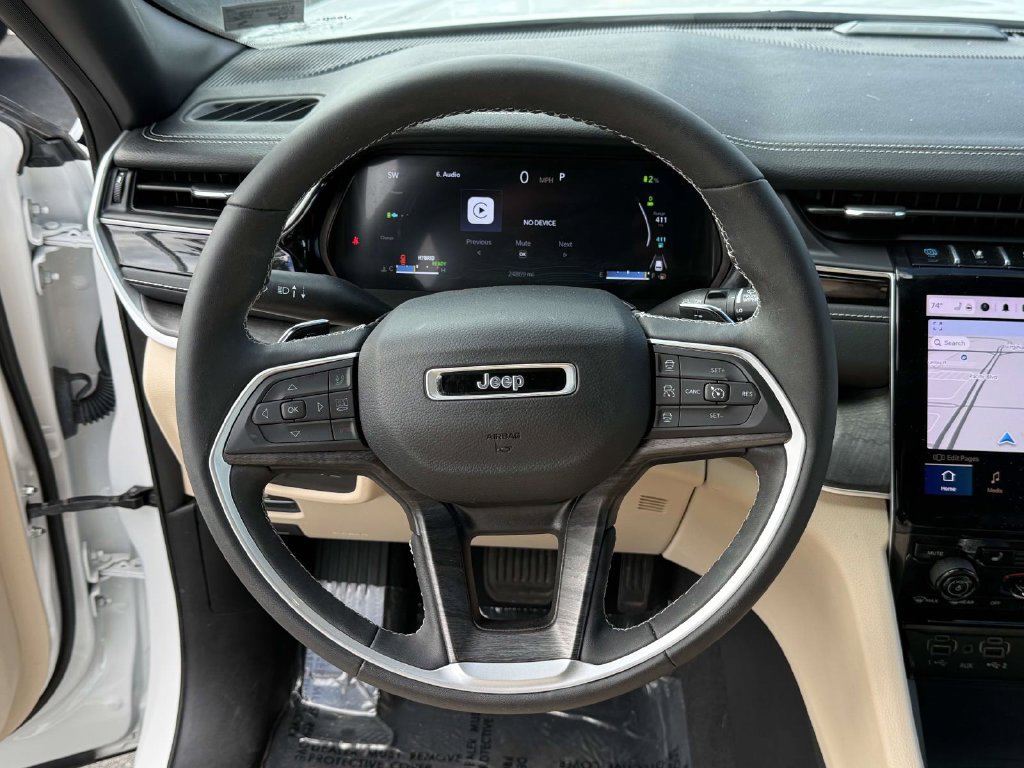 Used 2023 Jeep Grand Cherokee 4WD 4xe w/ Luxury Tech Group II image 18