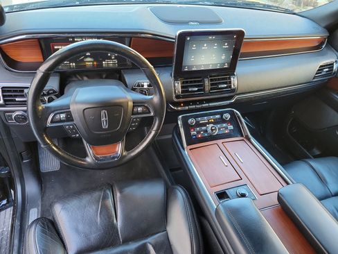 Used 2020 Lincoln Navigator Reserve image 15