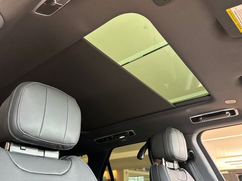 New 2026 Land Rover Range Rover Sport SE AWD/4WD image 18