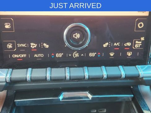 Used 2025 GMC Yukon XL Denali AWD/4WD image 22