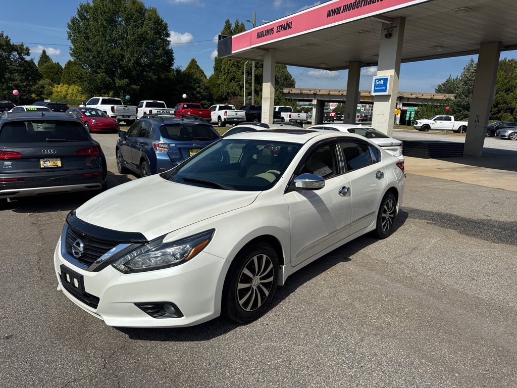 Used 2016 Nissan Altima 2.5 SL w/ 2.5 Technology w/LED Package FWD image 1