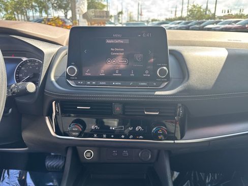 Certified 2022 Nissan Rogue SV FWD image 28