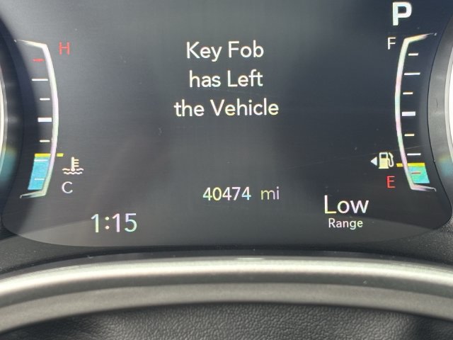 Used 2025 Chrysler Pacifica Select FWD image 32