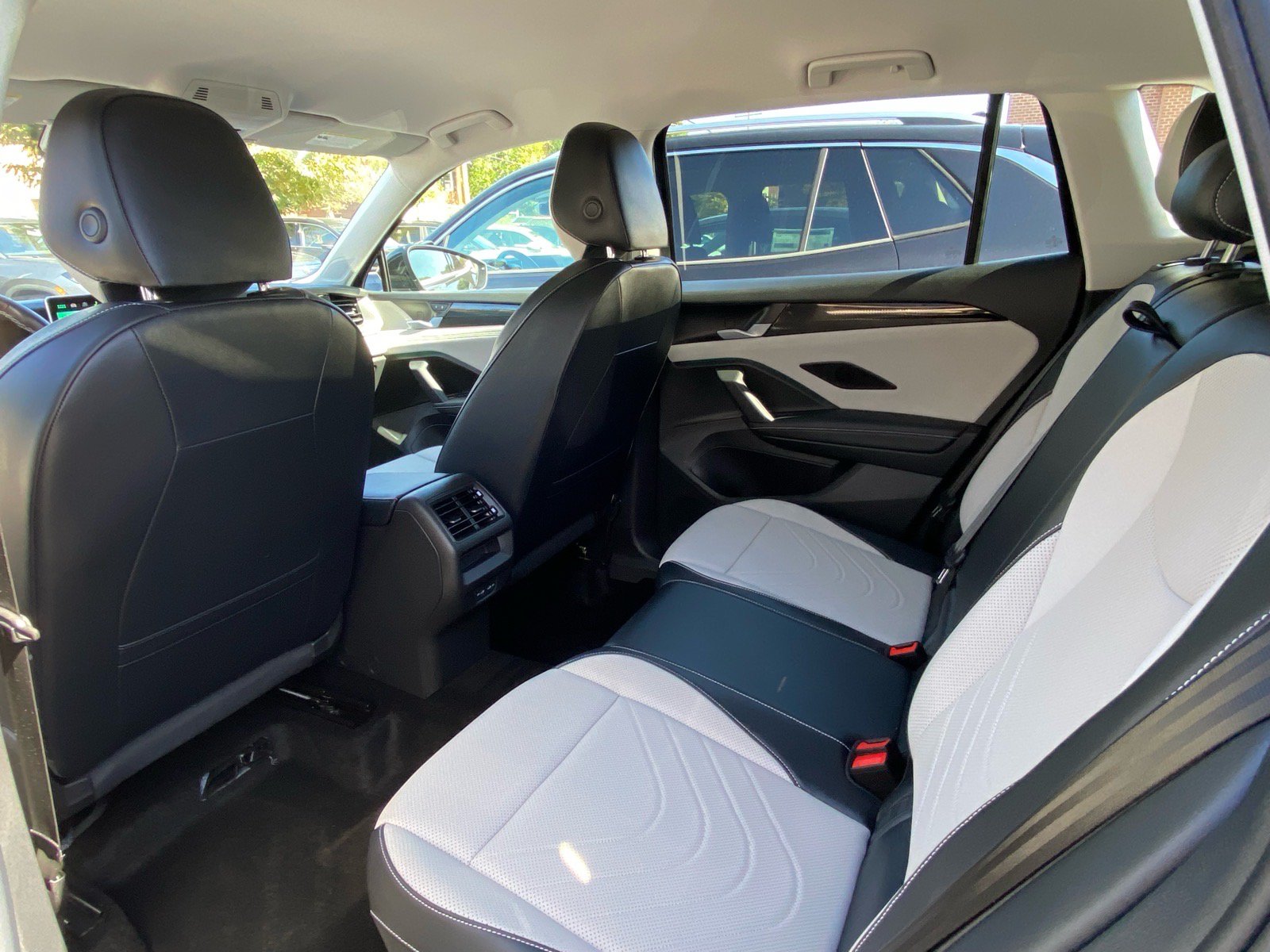 Certified 2026 Volkswagen Tiguan SE FWD image 18