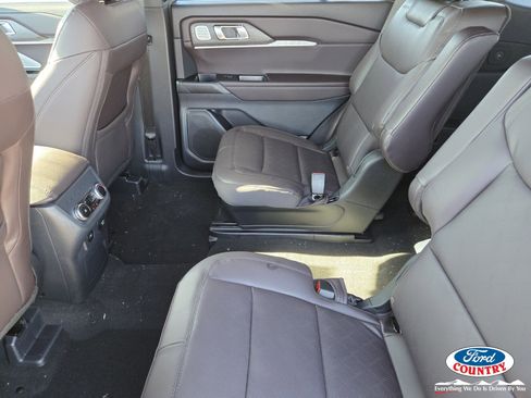 New 2026 Ford Explorer Platinum image 7