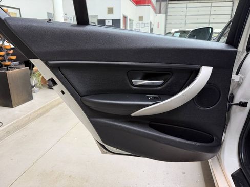 Used 2016 BMW 320i xDrive Sedan AWD/4WD image 12