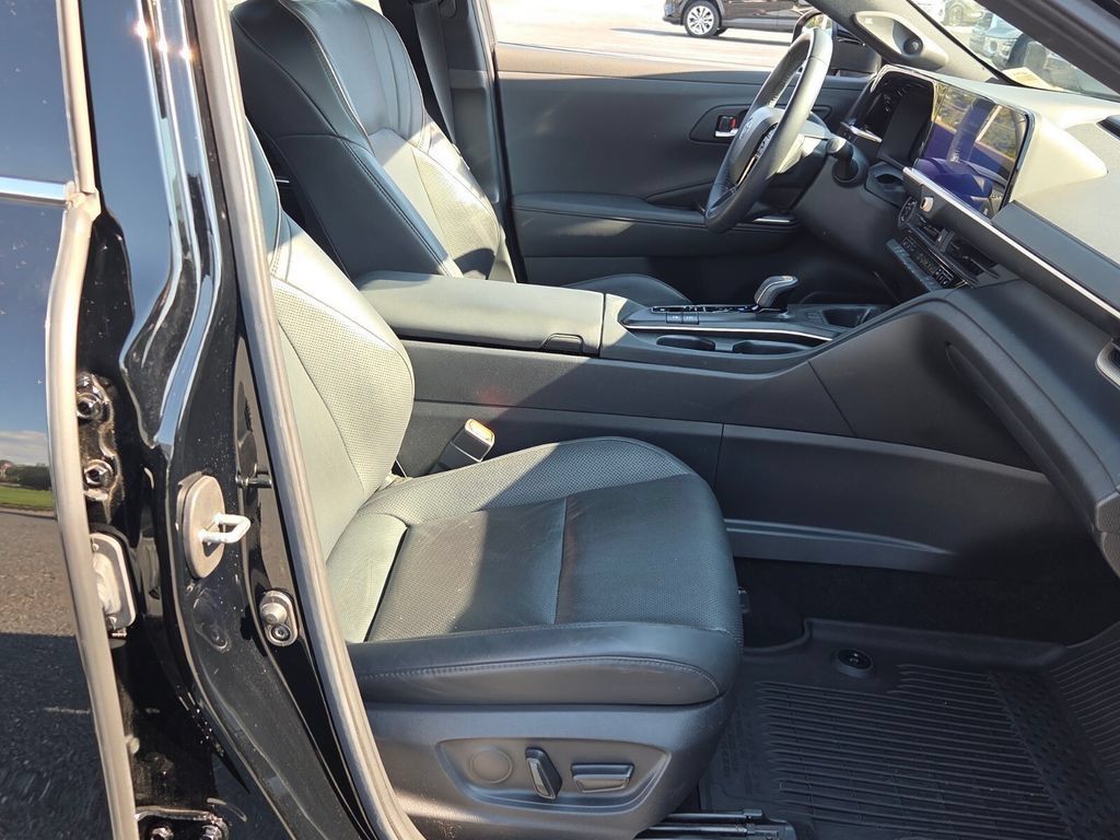 Used 2023 Toyota Crown AWD/4WD image 17