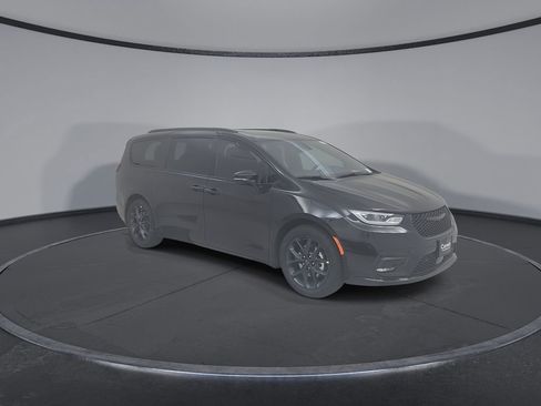 New 2026 Chrysler Pacifica Limited image 4