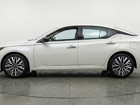 Used 2025 Nissan Altima 2.5 SV image 5