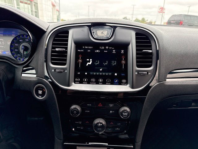 Used 2019 Chrysler 300 S RWD image 10