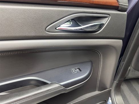 Used 2015 Cadillac SRX Luxury w/ Driver Awareness Package image 39