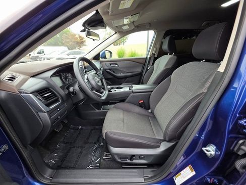 Used 2023 Nissan Rogue SV image 14