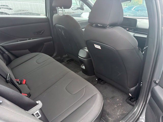 Used 2025 Hyundai Elantra SEL FWD image 12