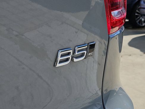 Used 2025 Volvo XC40 B5 Ultra w/ Climate Package image 31