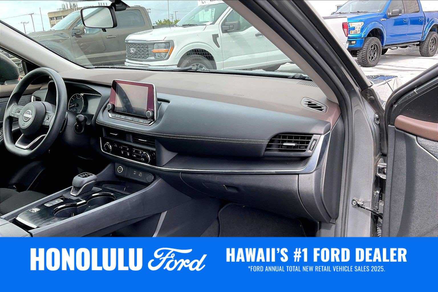 Used 2023 Nissan Rogue S FWD image 23