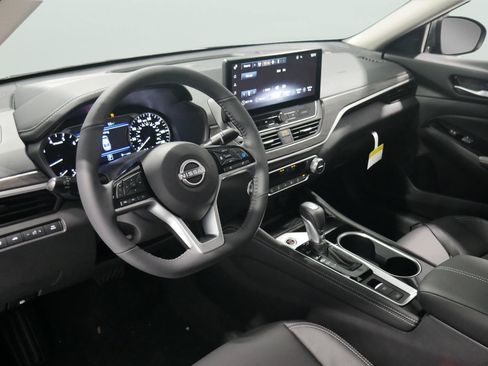 New 2025 Nissan Altima 2.5 SL FWD image 9