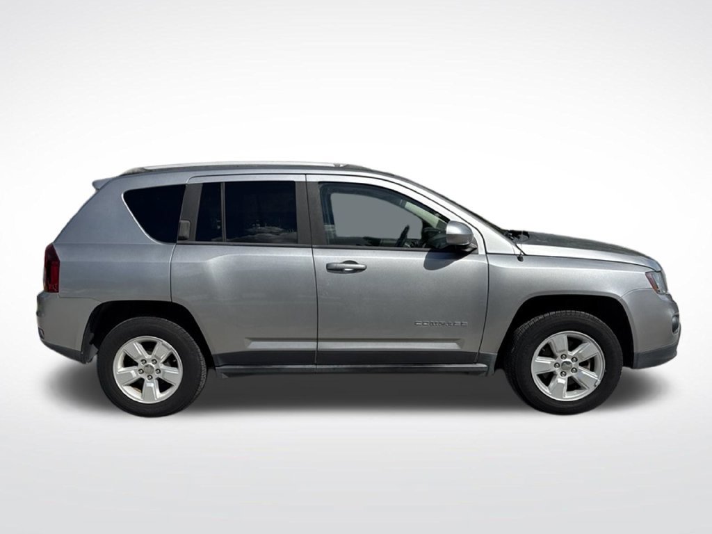 Used 2016 Jeep Compass Latitude FWD image 4