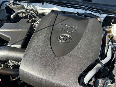 Used 2019 Toyota Tacoma TRD Off-Road w/ Technology Package AWD/4WD image 28