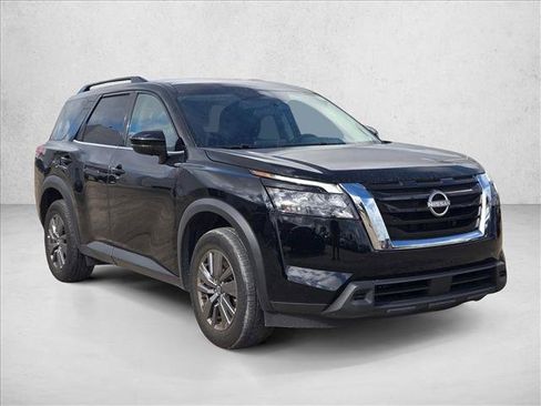 Used 2025 Nissan Pathfinder SV FWD image 3