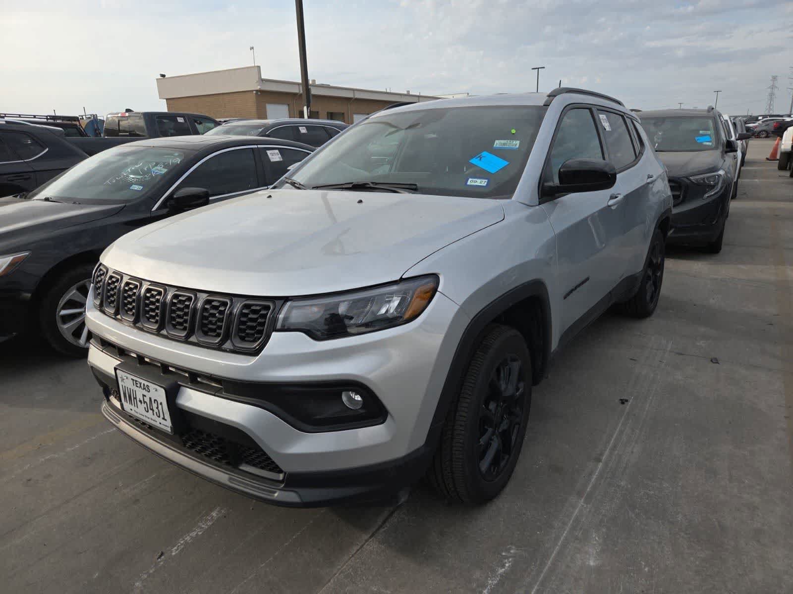 Used 2025 Jeep Compass Latitude w/ Altitude Special Edition AWD/4WD image 2