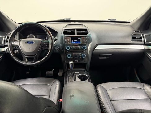 Used 2017 Ford Explorer XLT image 22